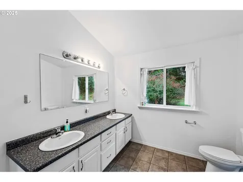 1101 Blanco Avenue Coos Bay OR 97420