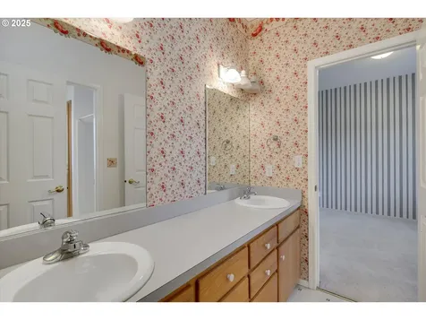 2825 SW Redfern Place Gresham OR 97080