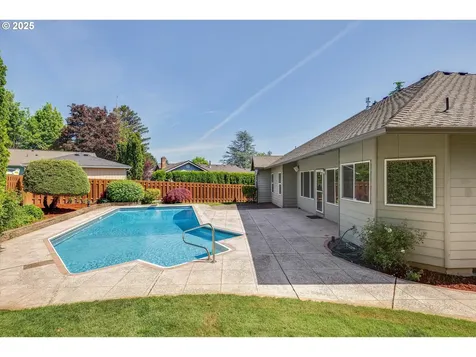2825 SW Redfern Place Gresham OR 97080