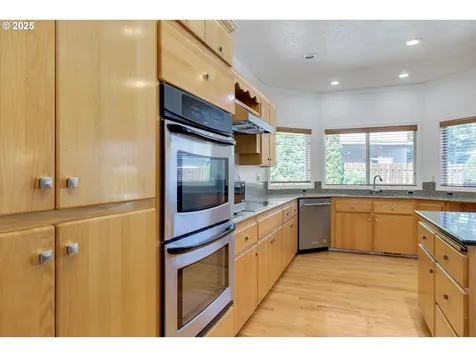 2825 SW Redfern Place Gresham OR 97080