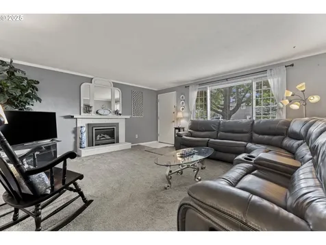 4252 Brooks Avenue NE Keizer OR 97303