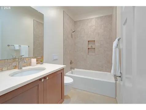 427 NW Garibaldi Street Hillsboro OR 97124