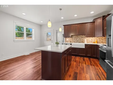 427 NW Garibaldi Street Hillsboro OR 97124
