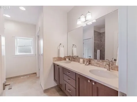 427 NW Garibaldi Street Hillsboro OR 97124