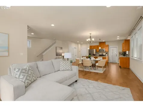 6792 NW Eleanor Avenue Portland OR 97229