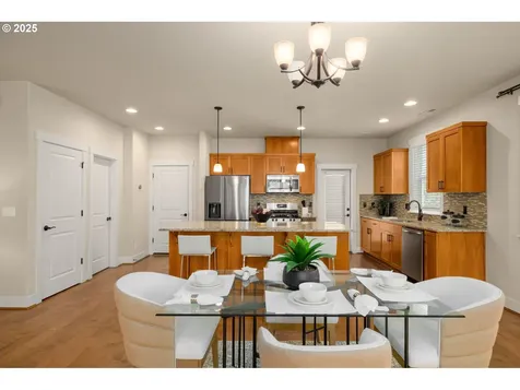 6792 NW Eleanor Avenue Portland OR 97229
