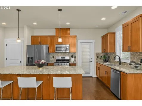 6792 NW Eleanor Avenue Portland OR 97229
