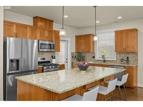 6792 NW Eleanor Avenue Portland OR 97229