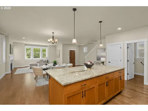 6792 NW Eleanor Avenue Portland OR 97229