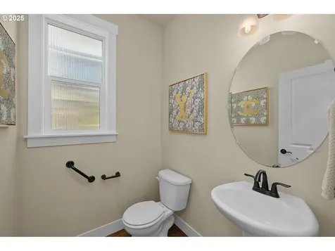 6792 NW Eleanor Avenue Portland OR 97229