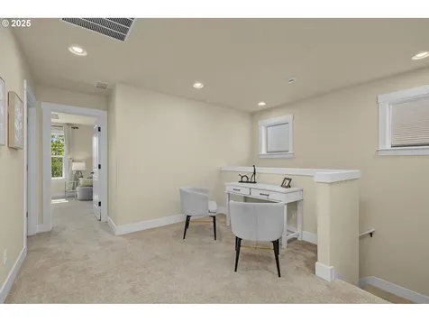 6792 NW Eleanor Avenue Portland OR 97229