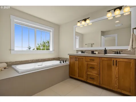 6792 NW Eleanor Avenue Portland OR 97229