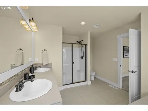 6792 NW Eleanor Avenue Portland OR 97229