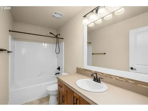 6792 NW Eleanor Avenue Portland OR 97229