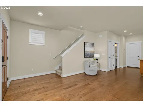 6792 NW Eleanor Avenue Portland OR 97229