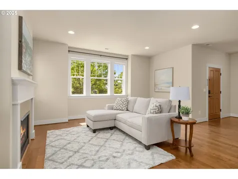6792 NW Eleanor Avenue Portland OR 97229