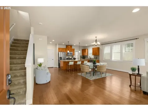 6792 NW Eleanor Avenue Portland OR 97229