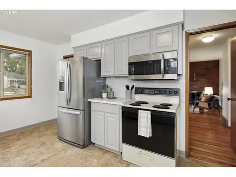5109 SE Steele Street Portland OR 97206