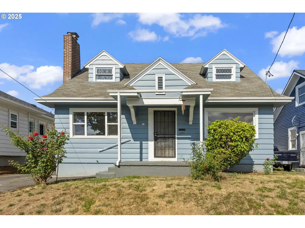 37 SE 81st Avenue Portland OR 97215