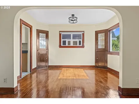37 SE 81st Avenue Portland OR 97215