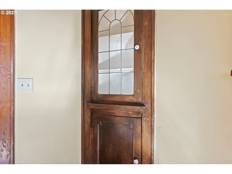 37 SE 81st Avenue Portland OR 97215