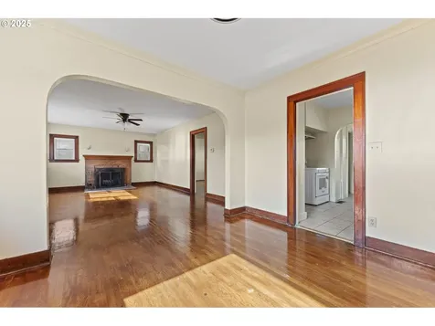 37 SE 81st Avenue Portland OR 97215
