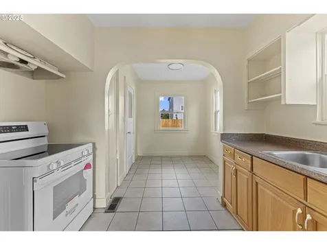 37 SE 81st Avenue Portland OR 97215