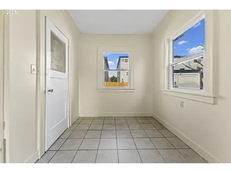 37 SE 81st Avenue Portland OR 97215