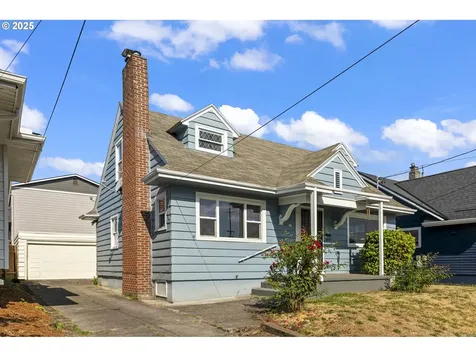 37 SE 81st Avenue Portland OR 97215