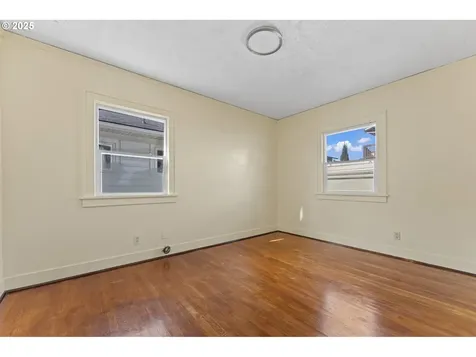 37 SE 81st Avenue Portland OR 97215