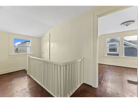 37 SE 81st Avenue Portland OR 97215