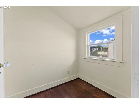 37 SE 81st Avenue Portland OR 97215