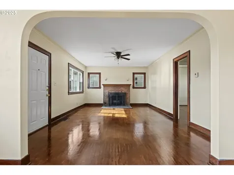 37 SE 81st Avenue Portland OR 97215