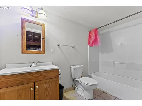 37 SE 81st Avenue Portland OR 97215