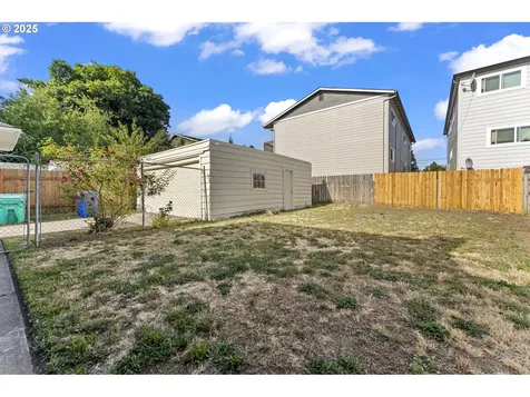 37 SE 81st Avenue Portland OR 97215