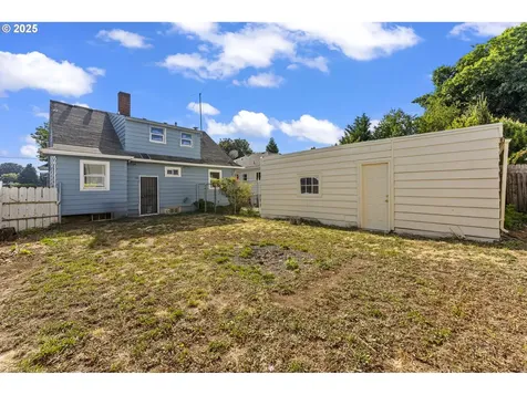 37 SE 81st Avenue Portland OR 97215