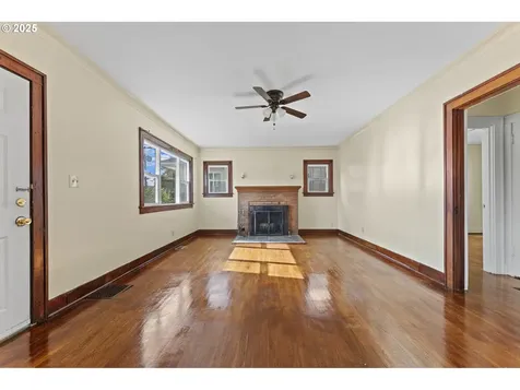 37 SE 81st Avenue Portland OR 97215