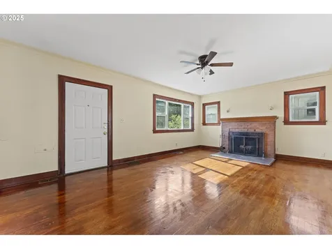 37 SE 81st Avenue Portland OR 97215