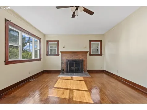 37 SE 81st Avenue Portland OR 97215