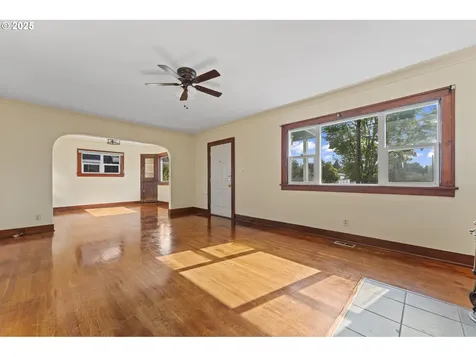 37 SE 81st Avenue Portland OR 97215