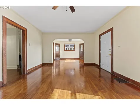 37 SE 81st Avenue Portland OR 97215