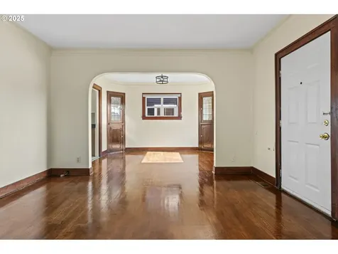 37 SE 81st Avenue Portland OR 97215