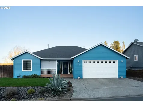 721 N Summerwood Street Roseburg OR 97471