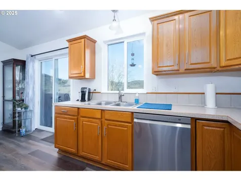 721 N Summerwood Street Roseburg OR 97471