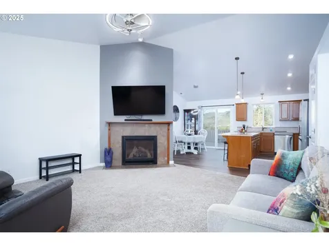 721 N Summerwood Street Roseburg OR 97471