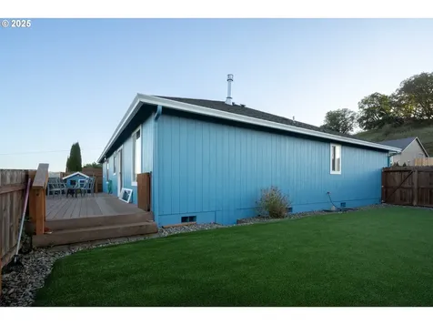721 N Summerwood Street Roseburg OR 97471