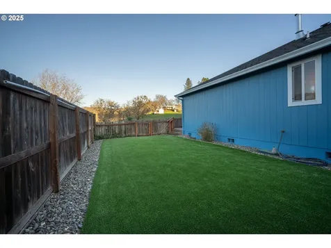 721 N Summerwood Street Roseburg OR 97471