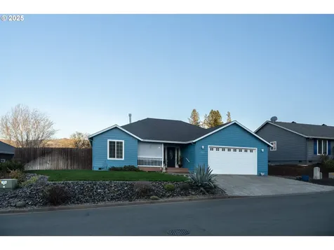 721 N Summerwood Street Roseburg OR 97471