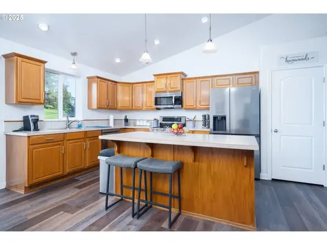 721 N Summerwood Street Roseburg OR 97471