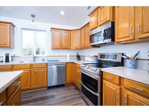 721 N Summerwood Street Roseburg OR 97471